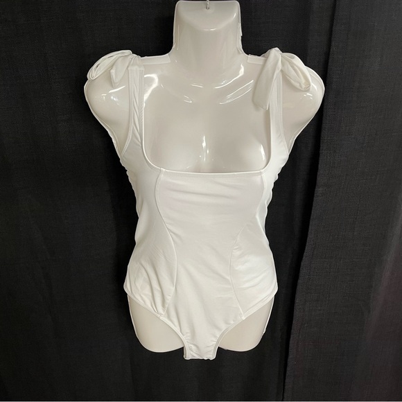 Ai’Mage ladies bow tie high waisted white one piece swimsuit size large (NWT) - Picture 4 of 6